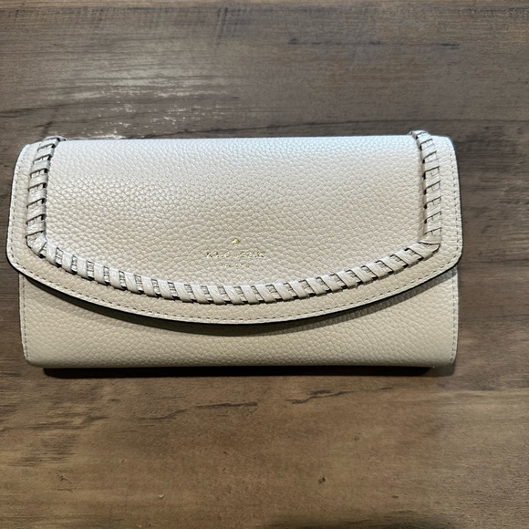 Kate Spade -Large handbag with matching wallet. Kept is duster bag - Picture 4 of 10